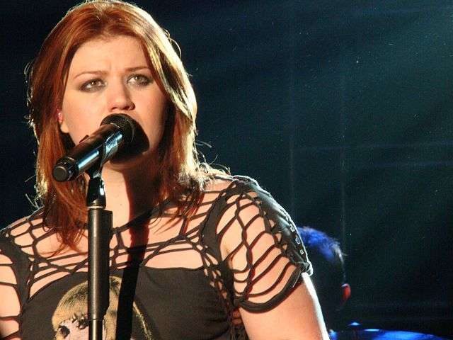 What's Kelly Clarkson's sexuality? Is she gay or straight? 