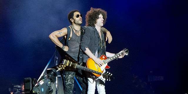 A close look at Lenny Kravitz's sexuality? Let's see whether he's gay, bi or straight. 