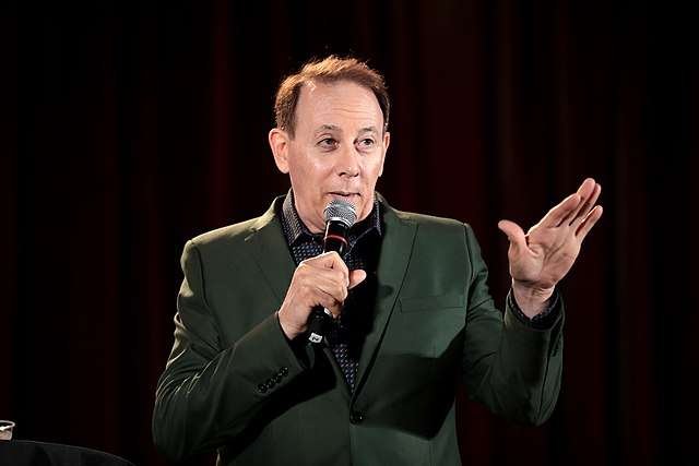 Let's see our loving comedian Paul Reubens i gay or not. 