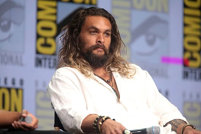 Jason Momoa's gay rumors, sexuality, and married life details. 