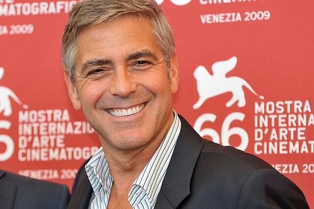 Revealing the sexuality of George Clooney. Let's see whether he is gay or straight. 